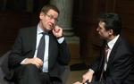 Poul Nyrup og Anders Fogh under partilederrunden efter valget i 2001 (arkivfoto). 