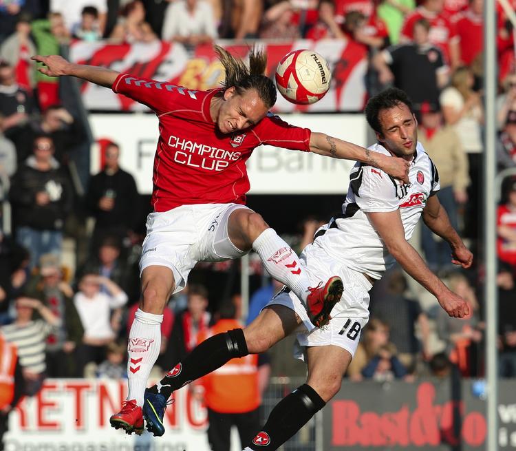 Brian Nielsen scorede et flot mål for Vejle med sin helflugter. Men til slut var det ikke nok til en hjemmesejr. 