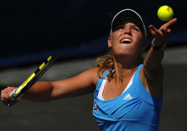 Caroline Wozniacki under kampen mod Virginie Razzano sent torsdag. 