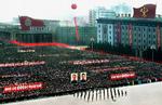 Parade i Nordkoreas hovedstad Pyongyang fredag for at fejre genvalget af Kim Jong Il som landets leder. 