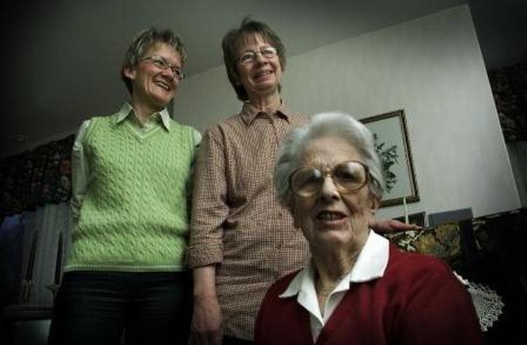 Svenske ældre skal have ret til fem årlige festmåltider, mener socialdemokraterne. Arkivfoto fra et plejehjem i Markaryd.