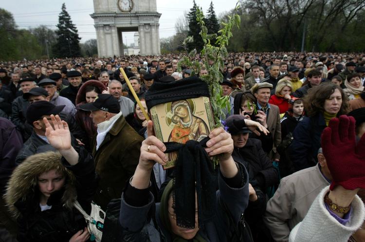 De seneste dage har demonstrationerne i Moldova været mere fredelige end tidligere på ugen. 