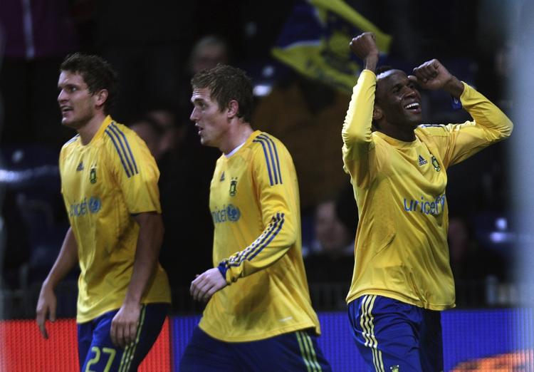 Morten 'Duncan' Rasmussen er tilbage hos Brøndby, der i torsdags vandt 2-0 over AaB på mål af Ousman Jallow (th.) og Jan Kristiansen (tv.). Arkivfoto. 