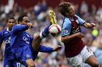 Joleon Lescott får ram på Aston Villas Stiliyan Petrov i 3-3-kampen i Birmingham. 
