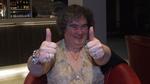 Susan Boyle giver to tomler op efter sin version af 'I Dreamed a Dream' fra 'Les Miserables', der i den grad fik tilskuernes latter til at forstumme. Foto: Britain's Got Talent. 