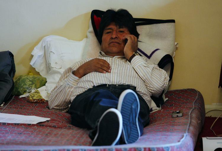 Evo Morales fortsætter sin protest på en madras i præsidentpaladset. 