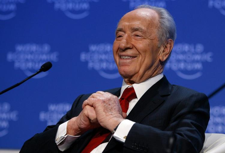 Nu kan Shimon Peres - udover titlerne som præsident og nobelprisvinder - også skrive tv-vært på cv'et. 