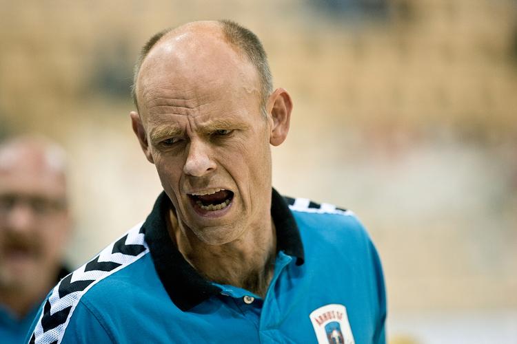 Erik Veje Rasmussen angiver blandt andet uforudseelige dommerkendelser og spillerdagsformer som årsag til sit stop som håndboldtræner i Århus GF. Arkivfoto. 