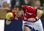 Klassespilleren Lars Jørgensen er fritstillt i sin spanske klub, Portland San Antonio, der er i pengeproblemer. 