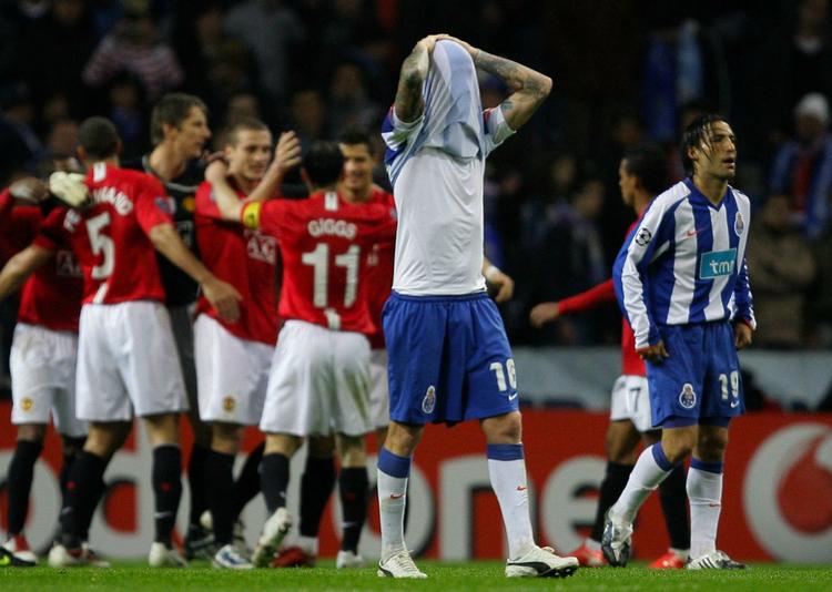 Manchester United-spillerne jublede efter dommerens sidste fløjt, da det var en realitet, at det engelske mesterhold havde slået Porto ud af kvartfinalen i Champions League. 