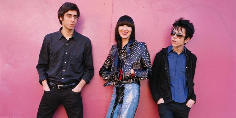 Omdrejningspunktet hos Yeah Yeah Yeahs har altid været den 30-årige sangerinde Karen Lee Orzolek - bedst kendt som bare Karen O. På 'It’s Blitz!' er stilikonets position vigtigere end nogensinde, og det er i høj grad i kraft af hendes stemme, at albummet er et mindre mesterværk. Foto: Josh Wildman 