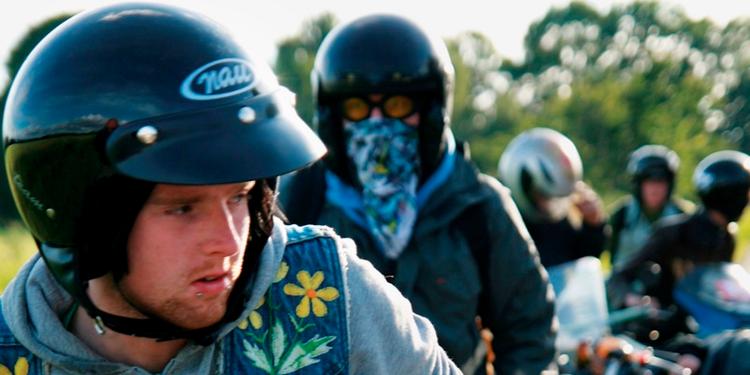 'De vilde hjerter' er måske nok mere underholdende og forbløffende end egentlig bevægende, men den fungerer godt som biograffilm i fuld længde. Foto fra filmen 