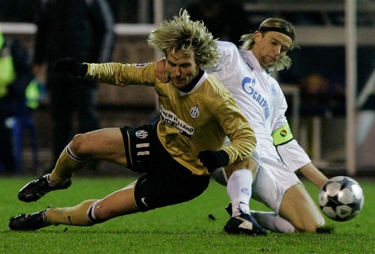 Pavel Nedved (tv) indstiller en lang karriere, når Juventus til maj slutter sæsonen. Arkivfoto. 