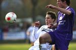 FCK's Morten Nordstrand og Nordvests Michael Nielsen slås om bolden. En gruppe Brøndbyfans havde planer om at slås med FCK-fansene efter kampen. 