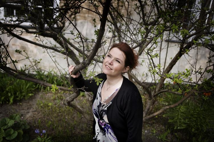 Den nye beskæftigelses- og ligestillingsminister, Inger Støjberg, bruger en del tid i sin have, når hun er hjemme i Hadsund. Ikke så meget af lyst som af trang til at få det til at blomstre. 