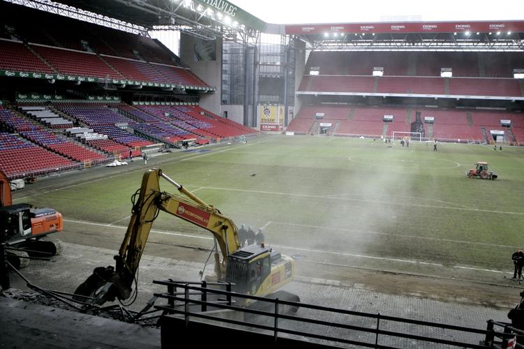 Det har taget 18 måneder at rive D-tribunen ned og bygge en ny. 