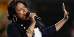 Efter drabene på moderen, broderen og nevøen tog Jennifer Hudson godt tre en halv måneds pause fra offentligheden. 1. februar dukkede hun frem igen, da hun sang nationalsangen ved Super Bowl 43. Arkivfoto: AP 