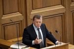 »Lars Løkke er i en ny rolle. Lad ham lige få lov til at udfylde den, før I skyder ham nede både forfra og bagfra« 
