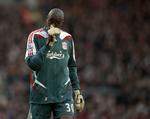 Charles Itandje kan nu se frem til to ugers ufrivillig pause. Hans arbejdsgiver Liverpool FC har nemlig suspenderet ham. 