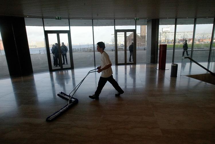 Ufaglærte får i gennemsnit kappet mere end syv år af deres arbejdsliv. 