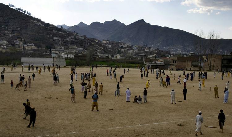 Det er i disse stammeområder i det nordvestlige Pakistan, at USA jævnligt sætter en offensiv ind mod islamistiske grupper. 