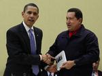Venezuelas præsident, Hugo Chavez, så ganske tilfreds ud med at give USA's præsident Obama den venstreorienterede boggave i verdenspressens søgelys. 