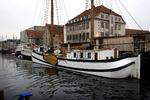 De gamle husbåde, som nu skal smides væk fra kajpladserne i Christianshavns Kanal. Arkivfoto. 