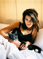 Mennesket Tracey Emin fornemmes bag iscenesættelsen i den energiske tekst, der bygger på kunstnerens egen barske opvækst i den sydengelske provins. Foto: Mary McCartney Donald 