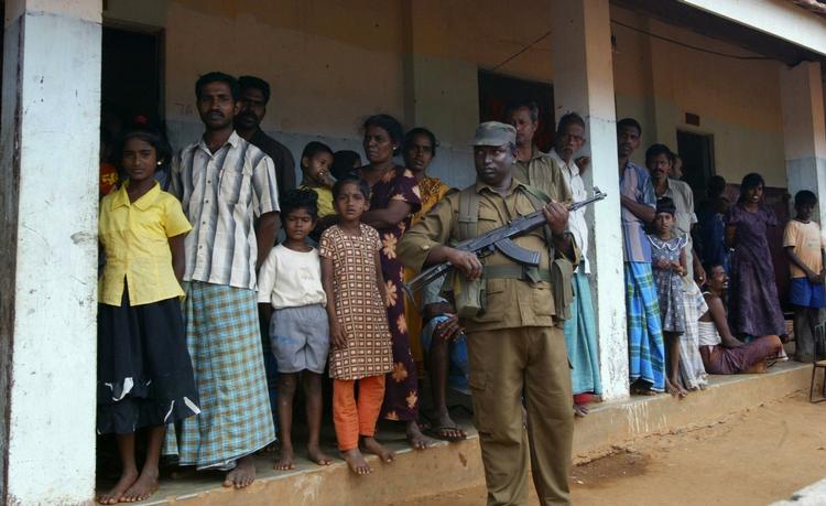 35.000 flygtede i dag fra fra De Tamilske Tigres område til flygtningelejre kontrolleret af Sri Lankas militær. Billedet er fra februar og viser en af flygtningelejrene. 