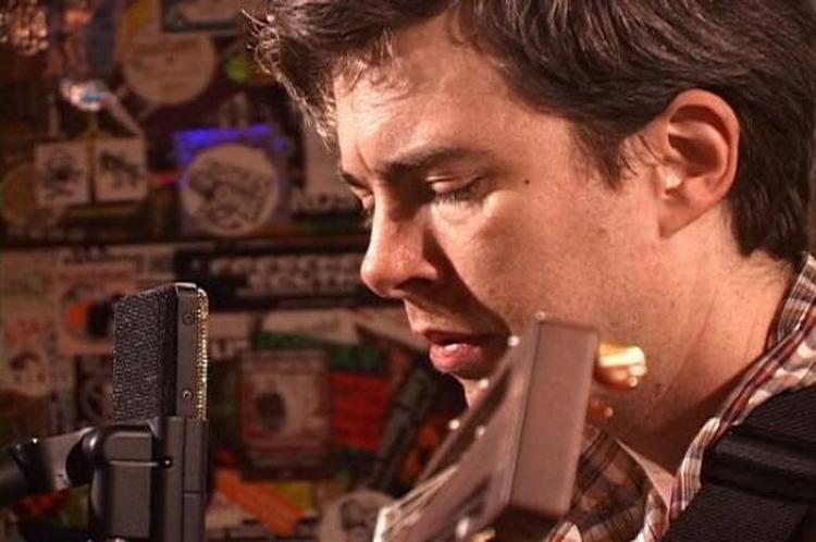 Bill Callahan lader lyden af et gammelt båthorn med mellemrum give lyd fra sig i sangene på sit nye album. 