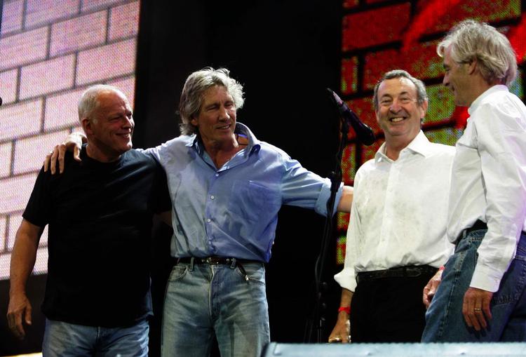Legendariske Pink FLoyd ses her ved Live 8-koncerten i London i 2005. På billedet ses fra venstre David Gilmore, Roger Waters, Nick Mason og nu afdøde Rick Wright. Arkivfoto. 