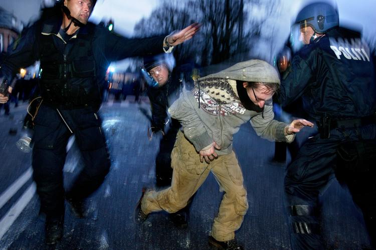 Politiet og demonstranter stødte ofte sammen i forbindelse med kampen for og rydningen af Ungdomshuset på Jagtvej. (Arkivfoto) 