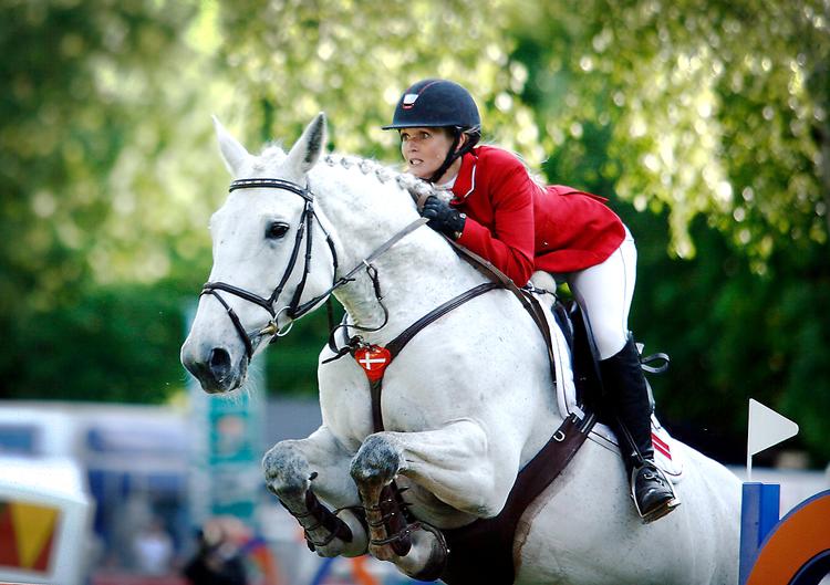 Tina Lund har aldrig været pivet, og her - en uge efter en slem hjernerystelse, er hun klar til at springe igen. Arkivfoto. Foto: Morten Langkilde 