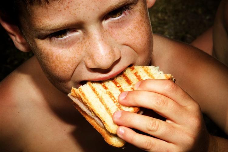 Ifølge DTU Fødevareinstituttet bør alle spise 75 gram fuldkorn om dagen, men i dag gør kun seks procent af danskerne det. (Arkivfoto) 