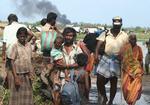 Civile tamiler under flugten til de regeringskontrollerede områder på Sri Lanka. 