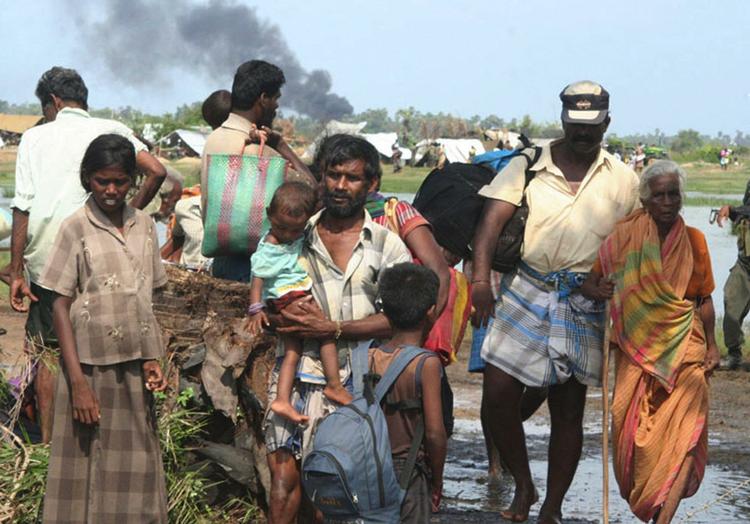 Civile tamiler under flugten til de regeringskontrollerede områder på Sri Lanka. 