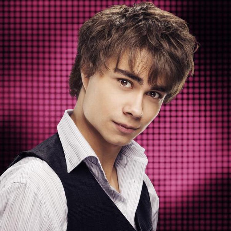 Norske Alexander Rybak blev født i Minsk i det tidligere Sovjetunionen (nu Hviderusland) i 1986, men flyttede til Norge med sine forældre fire år senere. Han medvirkede i den norske udgave af 'Idols', hvor han nåede til semifinalen, og senere vandt han et lignende talentshow, 'Kjempesjansen' på NRK. Pr-foto. 