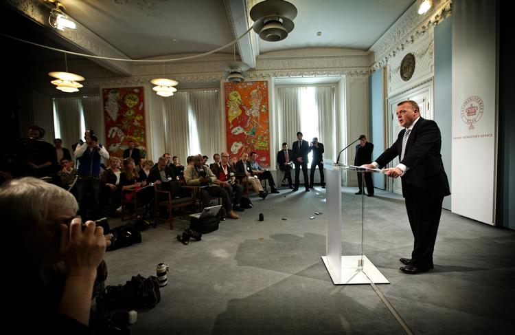 Efter at Anders Fogh Rasmussen tirsdag efter tirsdag siden 2001 har stået her i Spejlsalen, var det i dag Lars Løkke Rasmussens tur til at holde tirsdagspressemøde som statsminister. 