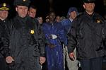 Den unge somaliske pirat, da han ankom til FBI's hovedkvarter i New York i går. 