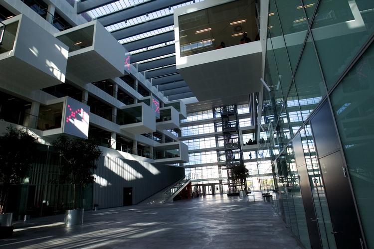 Fremtidens universiteter skal være for de mange og ikke kun for de få udvalgte, proklamerer videnskabsminister Helge Sander i bogen. Det må således også gælde IT-Universitetet i Ørestad på Amager (bill.). Arkivfoto: Klaus Holsting