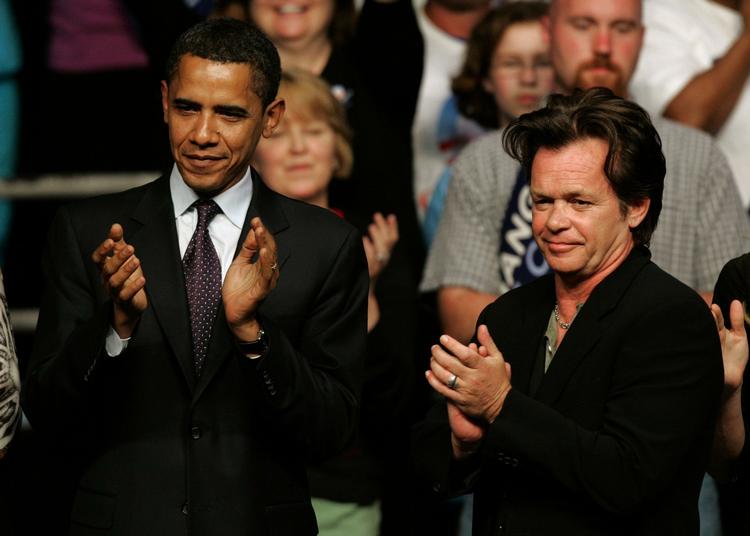 John Mellencamp (til højre) er en god kendt af den amerikanske præsident Barack Obama og spillede ved indsættelsen tidligere i år. Arkivfoto. 