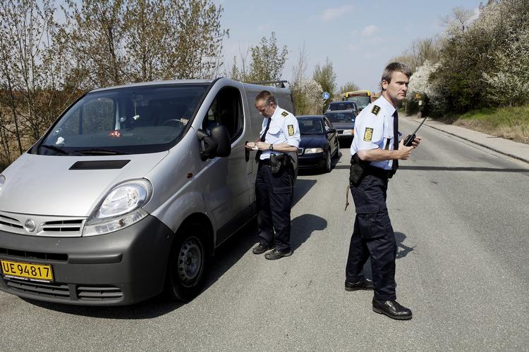 Her på Refshalevej ved Lynetten stod politiet og tjekkede biler, da skuddene faldt på Nørrebro. Muligvis på grund af en falsk anmeldelse. 