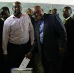 Jacob Zuma smilede forventningsfuldtt, da han afgav sin egen stemme. 