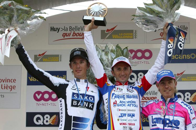 Davide Rebellin (i midten) var suveræn i finalen af Fleche Wallonne, hvor Saxo Banks Andy (tv.) er glad for sin andenplads. Damiano Cunego måtte tage til takke med tredjepladsen. 