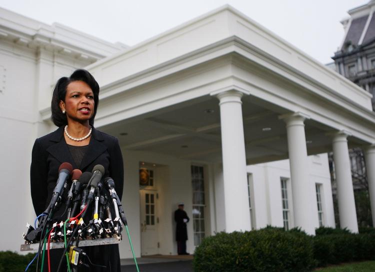 Condoleezza Rice agter ikke selv at rejse til Mellemøsten for at mægle. 