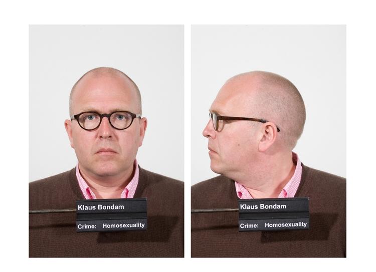 Klaus Bondam og en række andre kendte homoseksuelle bliver portrætteret som kriminelle i weekenden. 