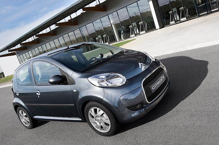Citroën C1 har netop fået et moderat facelift med bl.a. en ny kølergrill. 