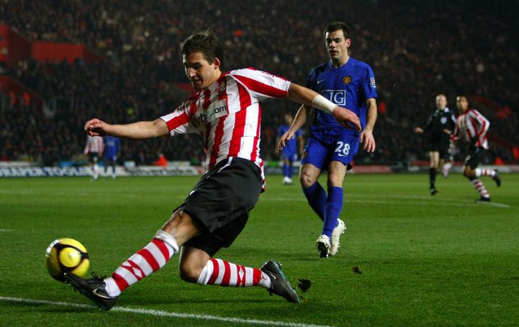 Det gamle rød-og-hvidstribede storhold 'The Saints' fra Southampton er kommet i økonomisk uføre og må i næste sæson finde sig i en tilværelse i den tredjebedste engelske række. Arkivfoto. 