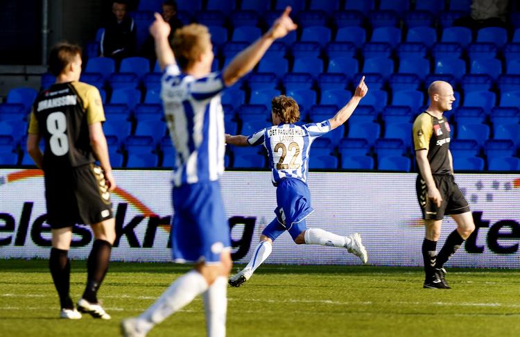 Jesper Lange jubler efter sin første scoring. 
