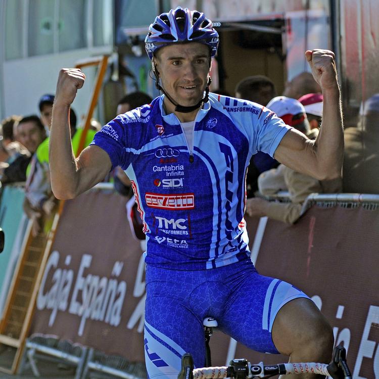Den spanske rytter Juan Jose Cobo fra skandaleholdet Fuji-Servetto vinder en etape i Vuelta Castilla Leon 26. marts. Nu er holdet kommet med i Giro d'Italia. Arkivfoto. 